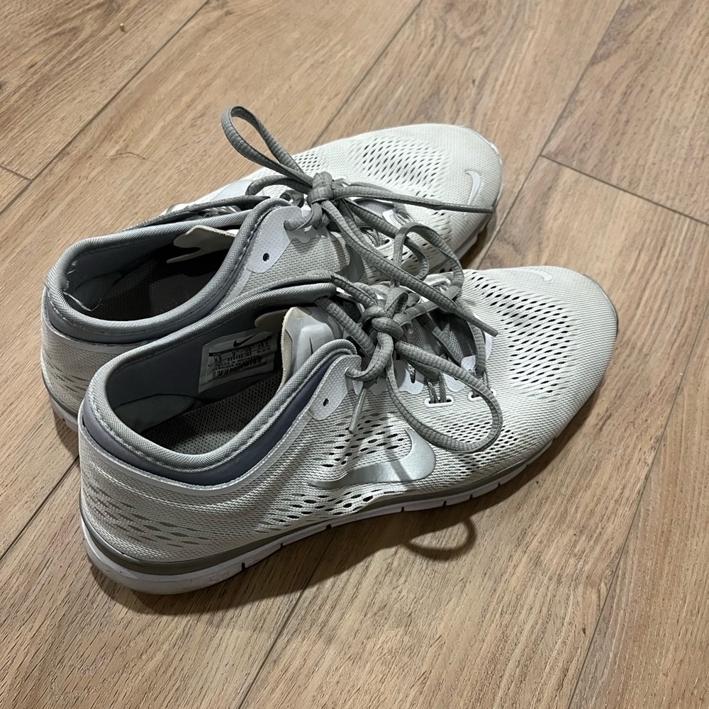 Nike Women's Free 5.0 TR Fit 4 Cross Trainer White/Silver